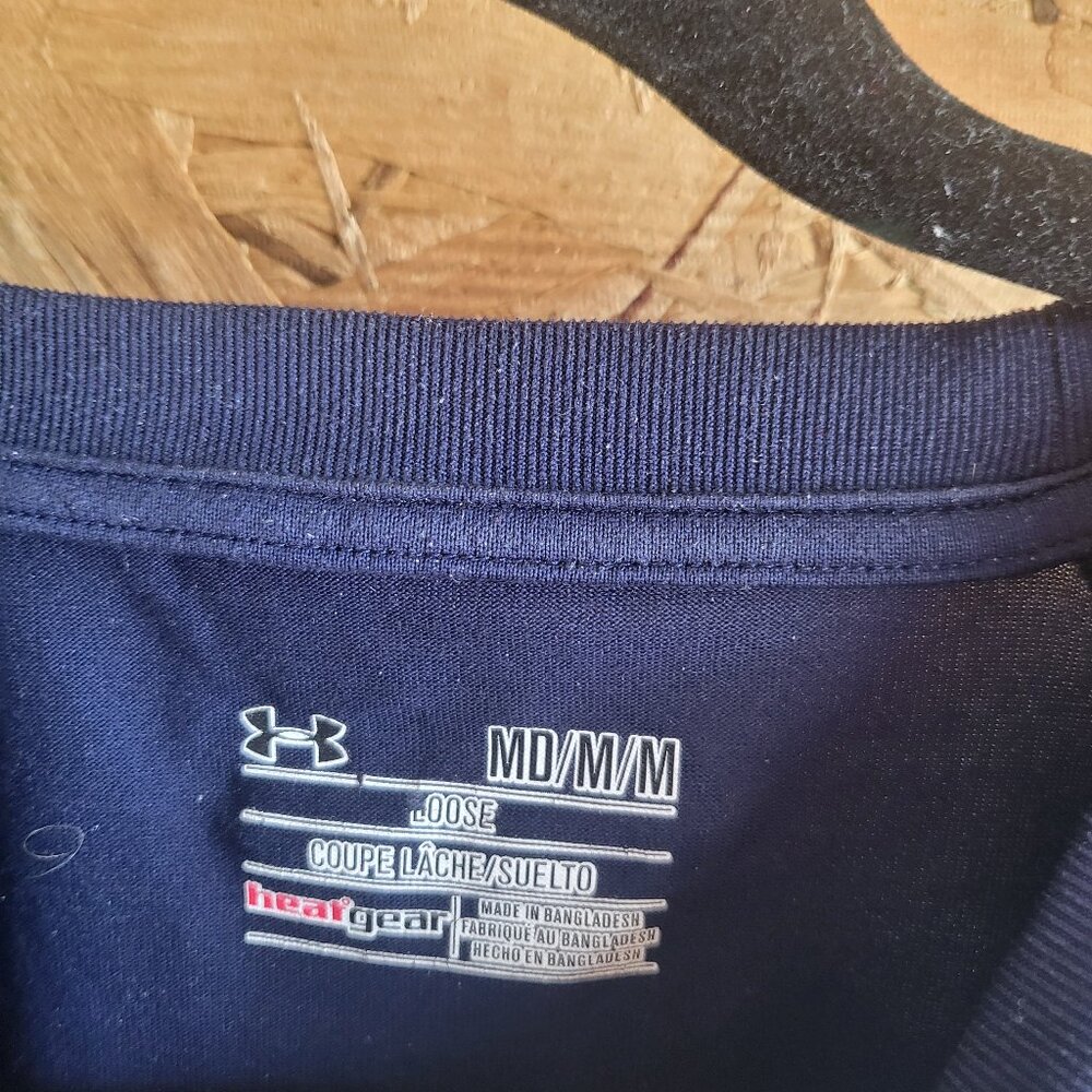 Under armour men's t-shirt (medium, navy), great condition! $20